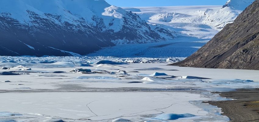 Snowy mountains, giant glacier and a frozen glacier lagoon.