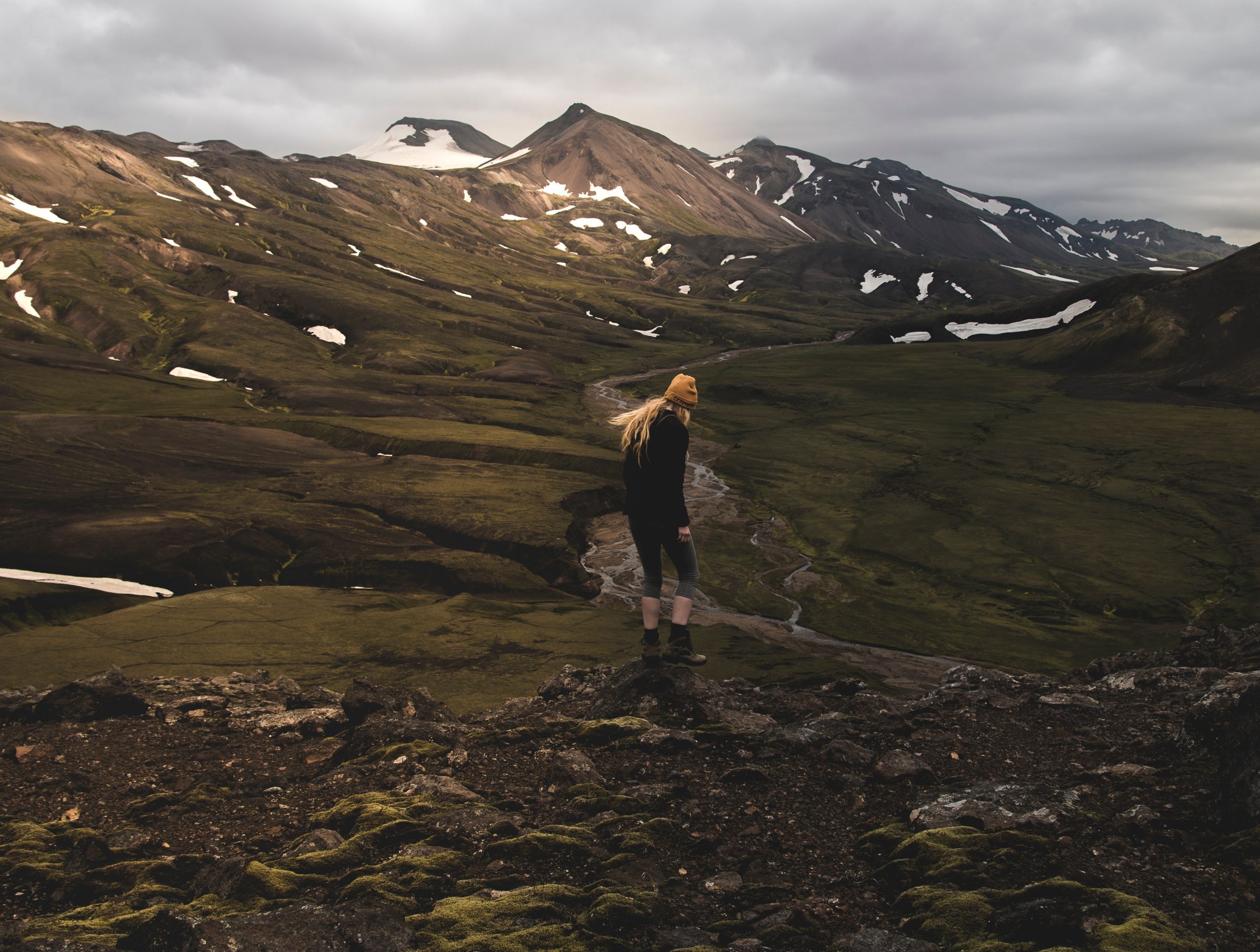 Woman wandering in the Icelandic nature.